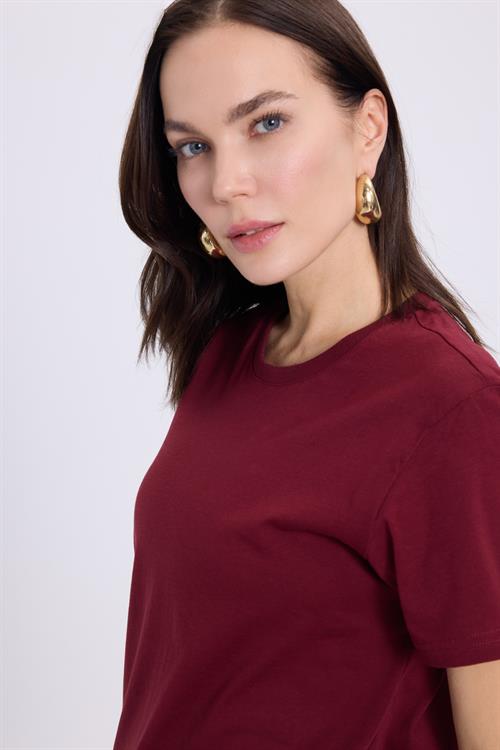 Kadın Slim Fit Dar Kesim Pamuklu Yumuşak Doku Likralı Esnek Kumaş Basic Bordo Bisiklet Yaka Tişört