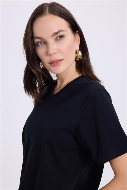 Kadın Slim Fit Dar Kesim Pamuklu Yumuşak Dokulu Likralı Esnek Kumaş Düz Basic Siyah V Yaka Tişört