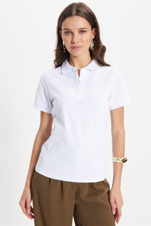 Kadın Slim Fit Dar Kesim %100 Pamuk Polo Yaka Beyaz Pike Tişört 