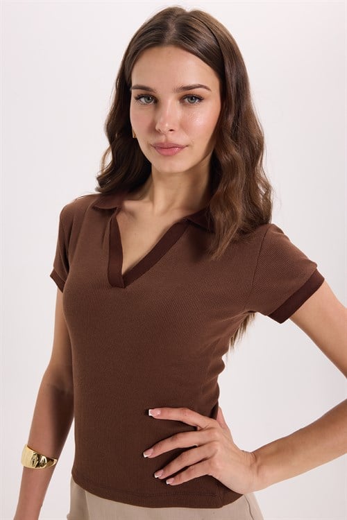 Kadın Slim Fit Dar Kesim Pamuklu Kısa Kollu Kahverengi Polo Yaka Tişört