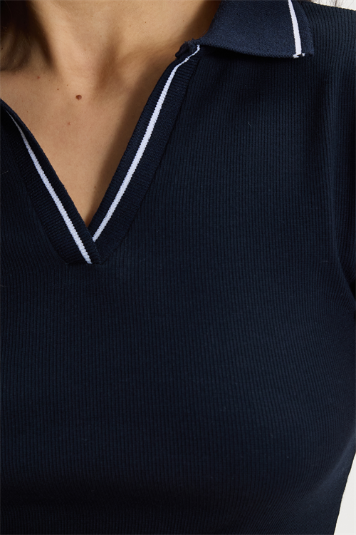 Kadın Slim Fit Dar Kesim Pamuklu Polo Yaka Kısa Kollu Lacivert Tişört