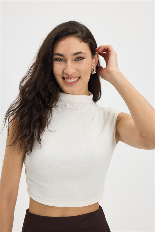 Kadın Slim Fit Dar Kesim Pamuklu Dik Yaka Sıfır Kol Ekru Crop Bluz