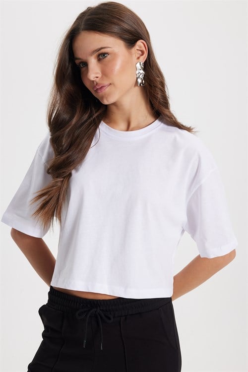 Kadın Slim Fit Dar Kesim %100 Pamuk Kısa Kollu Bisiklet Yaka Beyaz Crop Tişört