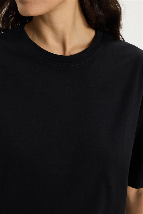 Kadın Slim Fit Dar Kesim %100 Pamuk Kısa Kollu Bisiklet Yaka Siyah Crop Tişört