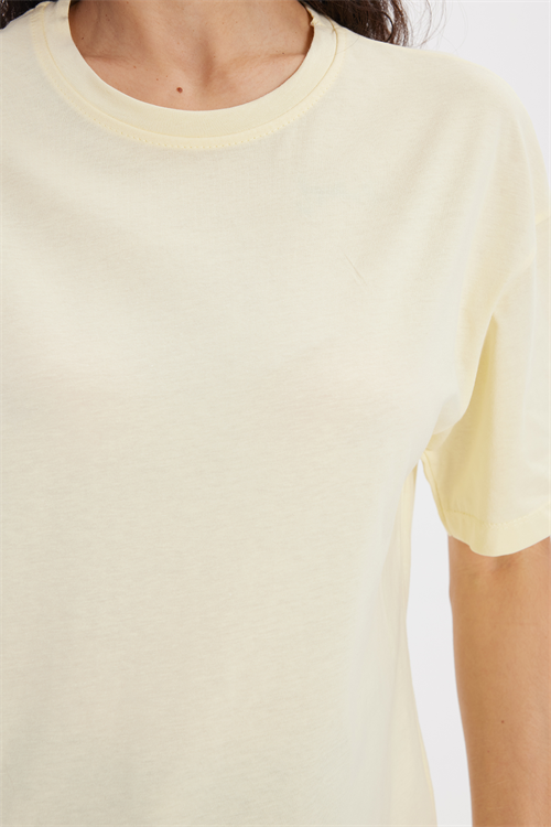 Kadın Slim Fit Dar Kesim %100 Pamuk Kısa Kollu Bisiklet Yaka Sarı Tişört