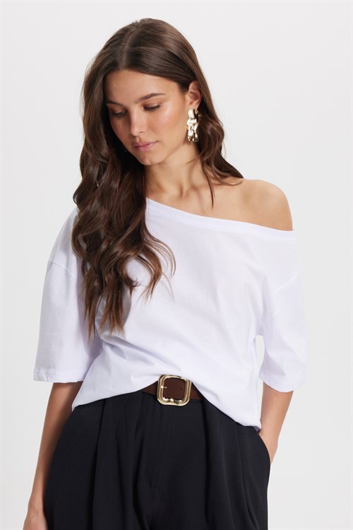 Kadın Slim Fit Dar Kesim %100 Pamuk Kayık Yaka Kısa Kollu Beyaz Tişört