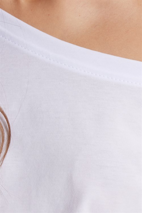 Kadın Slim Fit Dar Kesim %100 Pamuk Kayık Yaka Kısa Kollu Beyaz Tişört