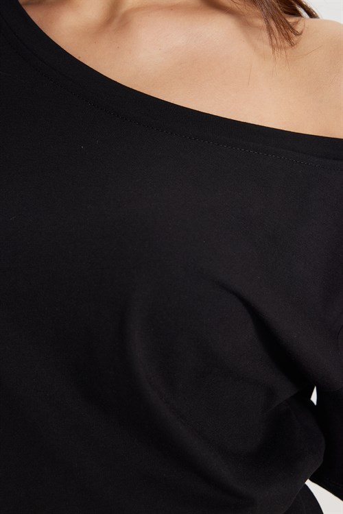 Kadın Slim Fit Dar Kesim %100 Pamuk Kayık Yaka Kısa Kollu Siyah Tişört
