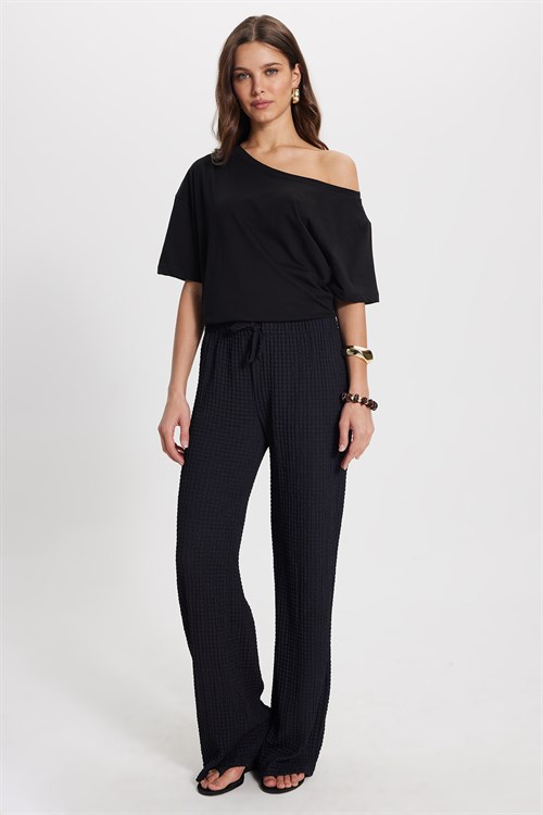 Kadın Slim Fit Dar Kesim %100 Pamuk Kayık Yaka Kısa Kollu Siyah Tişört