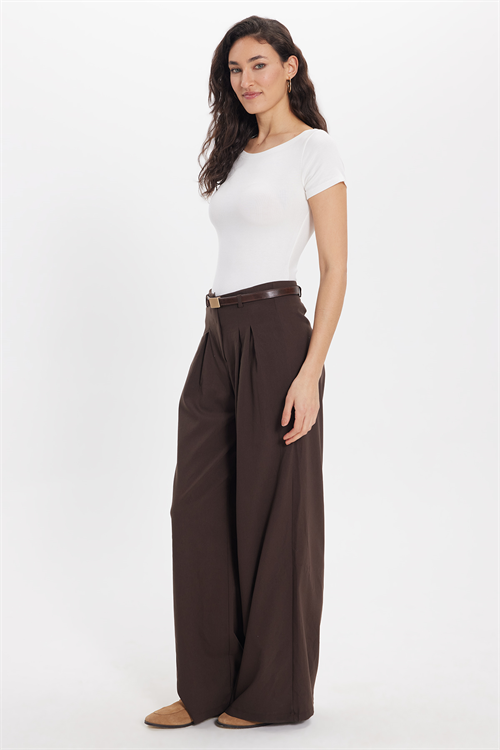 Kadın Slim Fit Dar Kesim Pamuklu Yumuşak Dokulu Kısa Kollu Kayık Yaka Beyaz Tişört