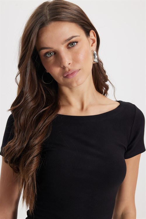 Kadın Slim Fit Dar Kesim Pamuklu Yumuşak Dokulu Kısa Kollu Kayık Yaka Siyah Tişört