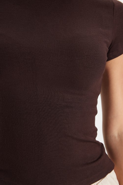 Kadın Slim Fit Dar Kesim Pamuklu Kısa Kollu Bisiklet Yaka Kahverengi Tişört