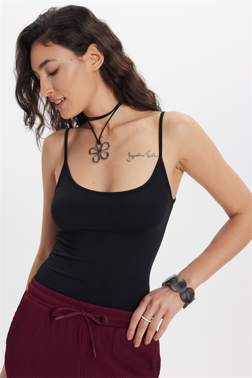 Kadın Slim Fit Dar Kesim Pamuklu Likralı İnce Askılı Siyah Atlet