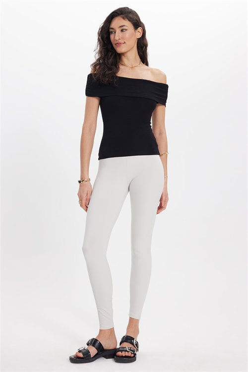 Kadın Slim Fit Dar Kesim Pamuklu Kayık Yaka Kısa Kollu Likralı Siyah Bluz