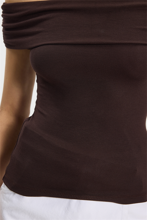 Kadın Slim Fit Dar Kesim Pamuklu Kayık Yaka Kısa Kollu Likralı Kahverengi Bluz