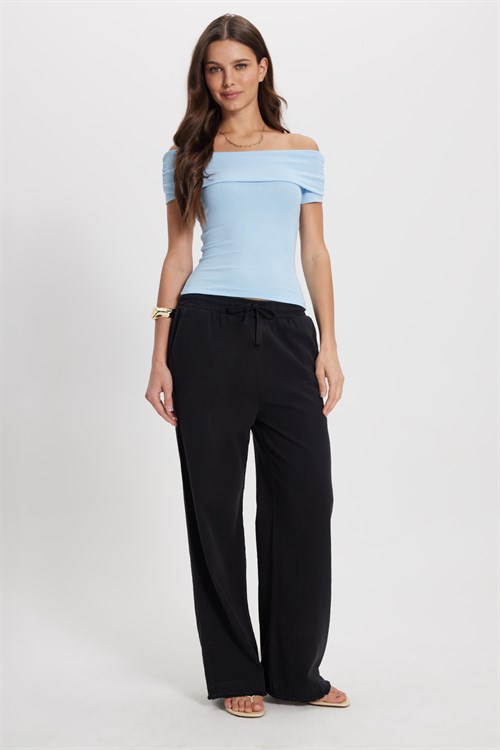 Kadın Slim Fit Dar Kesim Pamuklu Kayık Yaka Kısa Kollu Likralı Mavi Bluz
