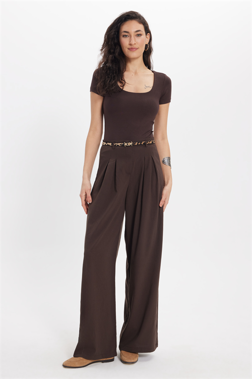 Kadın Slim Fit Dar Kesim Modal Kumaş Yumuşak Dokulu Pamuklu Kare Yaka Kısa Kollu Kahverengi Tişört