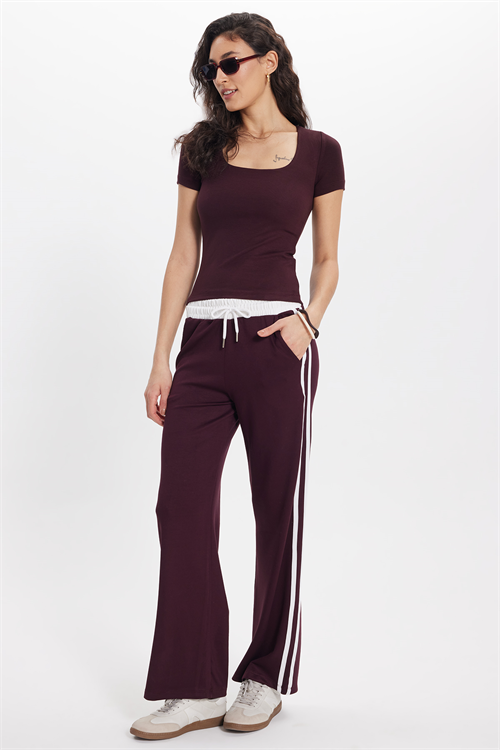 Kadın Slim Fit Dar Kesim Modal Kumaş Yumuşak Dokulu Pamuklu Kare Yaka Kısa Kollu Mürdüm Tişört