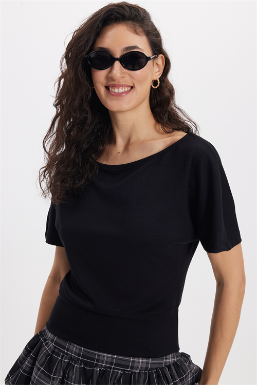 Kadın Slim Fit Dar Kesim Kısa Kollu Kayık Yaka Siyah Tişört