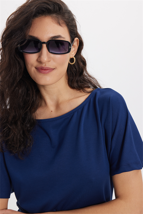 Kadın Slim Fit Dar Kesim Kısa Kollu Kayık Yaka Lacivert Tişört