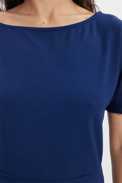 Kadın Slim Fit Dar Kesim Kısa Kollu Kayık Yaka Lacivert Tişört