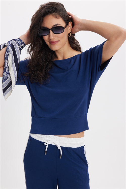 Kadın Slim Fit Dar Kesim Kısa Kollu Kayık Yaka Lacivert Tişört