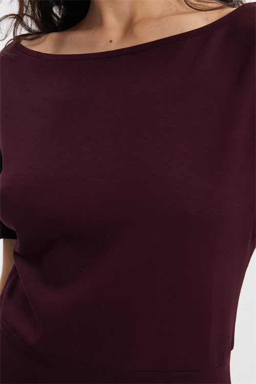 Kadın Slim Fit Dar Kesim Kısa Kollu Kayık Yaka Mürdüm Tişört