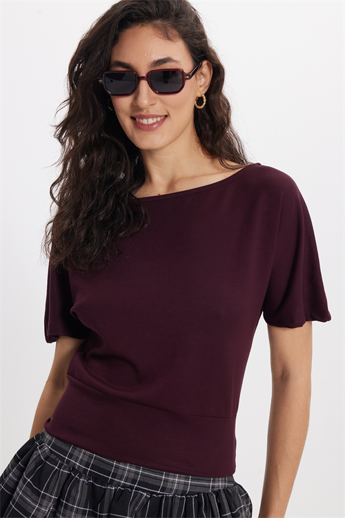 Kadın Slim Fit Dar Kesim Kısa Kollu Kayık Yaka Mürdüm Tişört