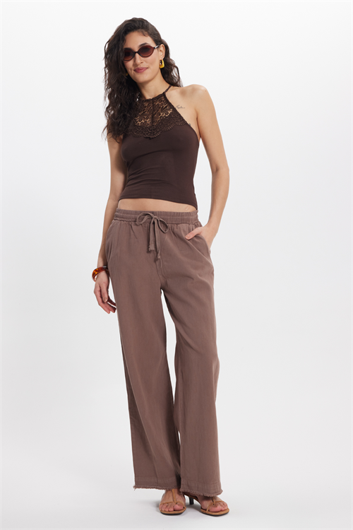 Kadın Slim Fit Dar Kesim Kolsuz Bİsiklet Yaka Dantelli Sırt Detaylı Kahverengi Bluz