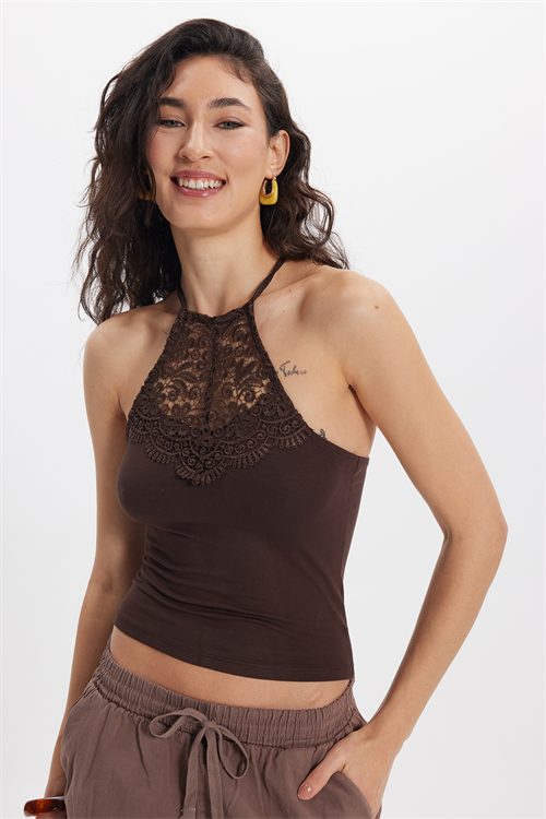 Kadın Slim Fit Dar Kesim Kolsuz Bİsiklet Yaka Dantelli Sırt Detaylı Kahverengi Bluz