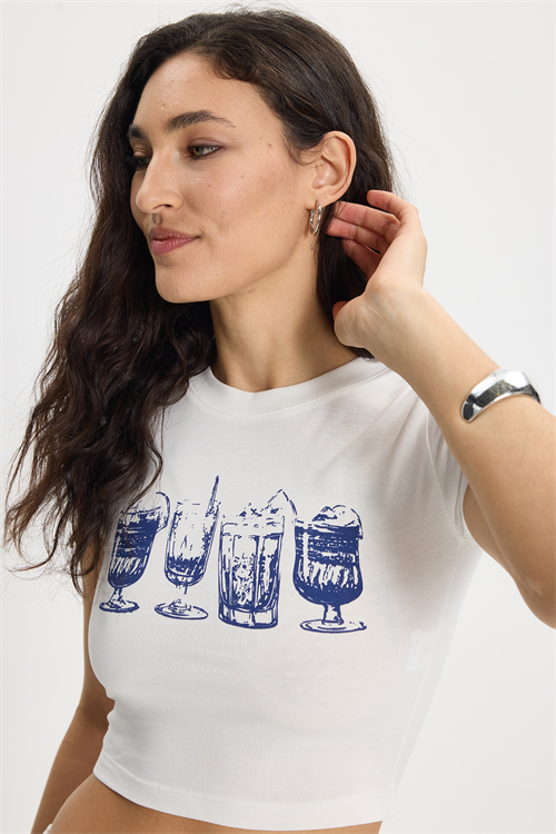 Kadın Slim Fit Dar Kesim %100 Pamuk Bisiklet Yaka Kısa Kollu Baskılı Ekru Crop Tişört