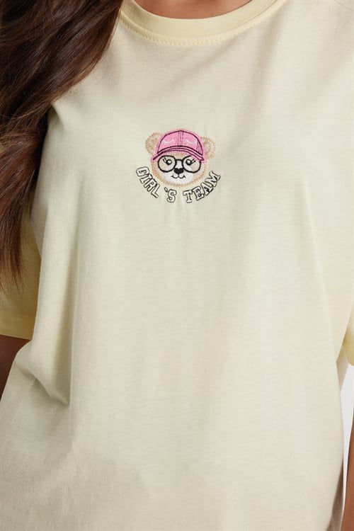 Kadın Oversize Geniş Kesim %100 Pamuk Bisiklet Yaka Kısa Kollu Baskıllı Sarı Tişört 