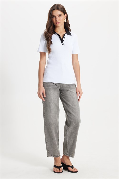 Kadın Slim Fit Dar Kesim Kısa Kollu Fitilli Görünümlü Beyaz Polo Yaka Tişört