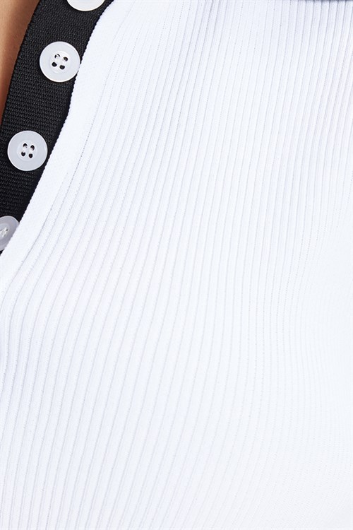 Kadın Slim Fit Dar Kesim Kısa Kollu Fitilli Görünümlü Beyaz Polo Yaka Tişört