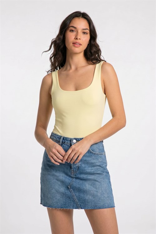 Kadın Slim Fit Dar Kesim Askılı Kare Yaka Sırtı Açık Sandy Kumaş Çıtçıtlı Sarı Body