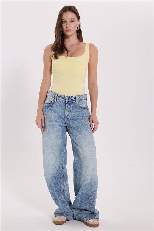 Kadın Slim Fit Dar Kesim Askılı Kare Yaka Sırtı Açık Sandy Kumaş Çıtçıtlı Sarı Body