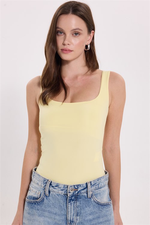 Kadın Slim Fit Dar Kesim Askılı Kare Yaka Sırtı Açık Sandy Kumaş Çıtçıtlı Sarı Body