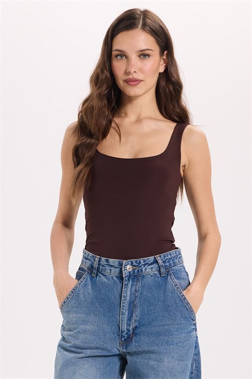 Kadın Slim Fit Dar Kesim Askılı Kare Yaka Sırtı Açık Sandy Kumaş Çıtçıtlı Kahverengi Body