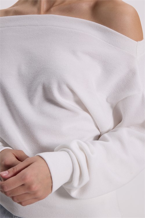 Kadın Relax Fit Rahat Kesim Düşük Omuz Kayık Yaka Ultra Soft Uzun Kollu Ekru Triko Bluz