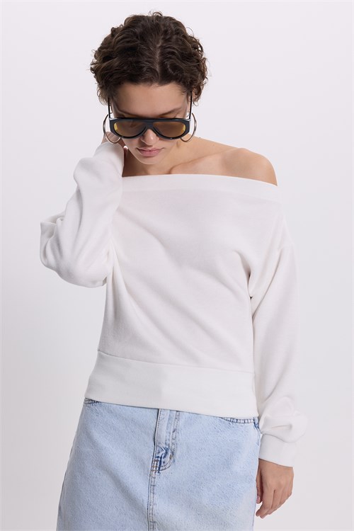 Kadın Relax Fit Rahat Kesim Düşük Omuz Kayık Yaka Ultra Soft Uzun Kollu Ekru Triko Bluz