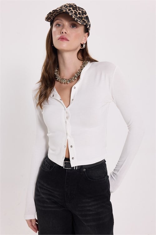 Kadın Slim Fit Dark Kesim Bisiklet Yaka Önden Çıtçıt Detaylı Uzun Kollu Fitilli Ekru Kısa Crop Bluz