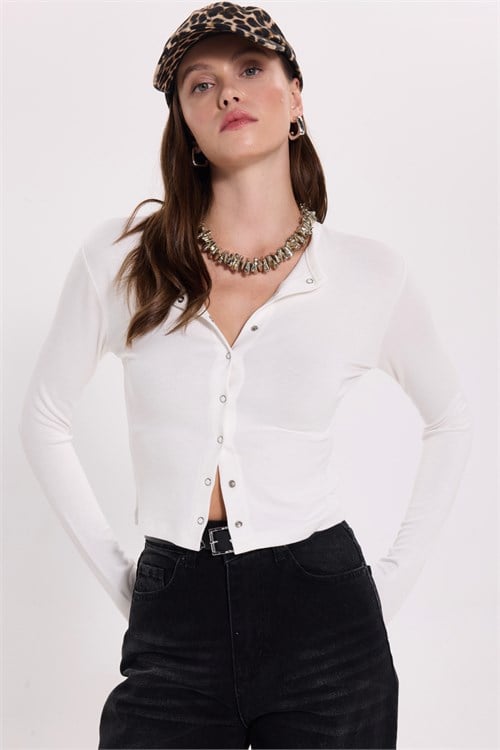 Kadın Slim Fit Dark Kesim Bisiklet Yaka Önden Çıtçıt Detaylı Uzun Kollu Fitilli Ekru Kısa Crop Bluz