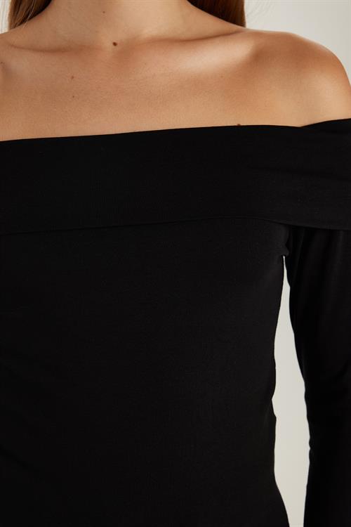 Kadın Slim Fit Dar Kesim Uzun Kol Kayık Yaka Siyah Bluz