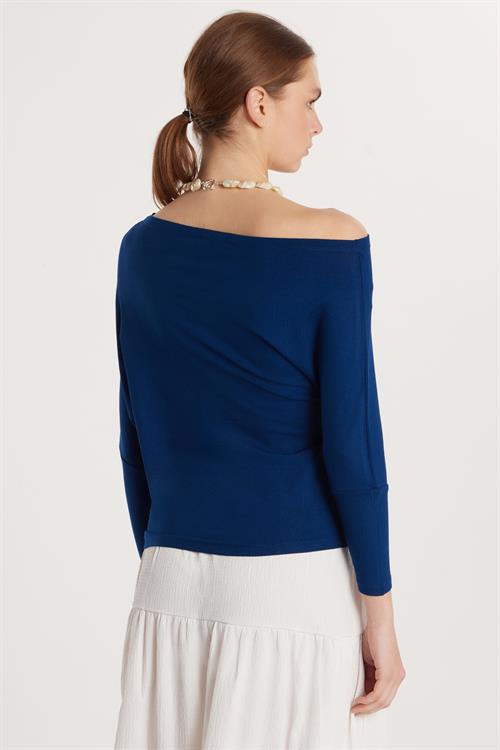Kadın Slim Fit Kayık Yaka Omuz Detaylı İndigo Bluz