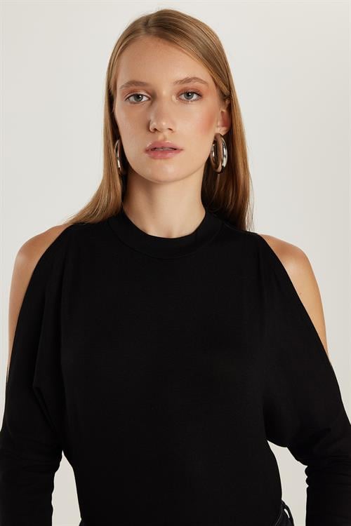 Kadın Slim Fit Dar Kesim Boğazlı Omuz Detaylı Siyah Bluz