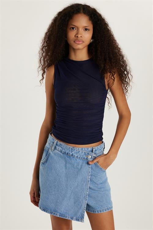 Kadın Slim Fit Sıfır Kol Düz Bisiklet Yaka Lacivert Bluz