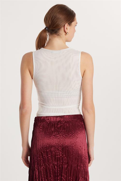 Kadın Slim Fit Sıfır Kol Düz Bisiklet Yaka Ekru Bluz