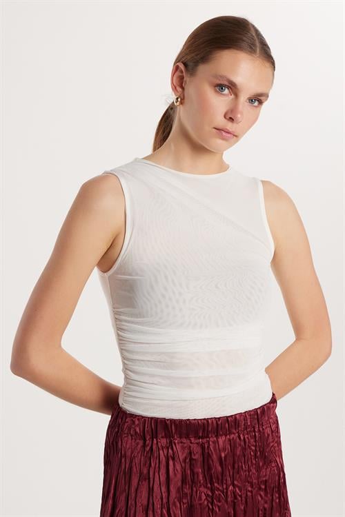 Kadın Slim Fit Sıfır Kol Düz Bisiklet Yaka Ekru Bluz