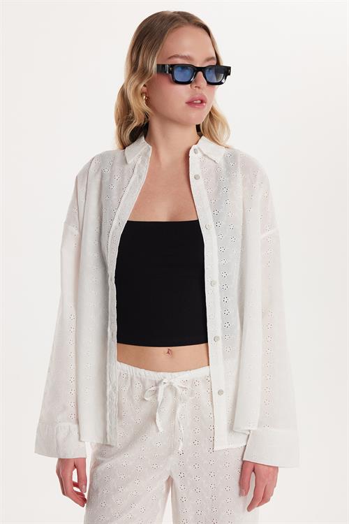 Kadın Slim Fit Dar Kesim Düğmeli Ajurlu Ekru Gömlek