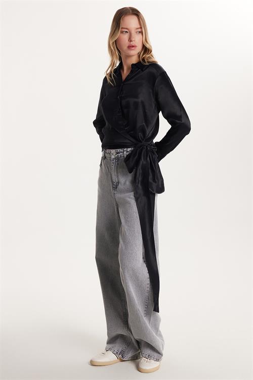Kadın Slim Fit Dar Kesim Uzun Kollu Klasik Yaka Bağlama Detaylı Siyah Saten Gömlek